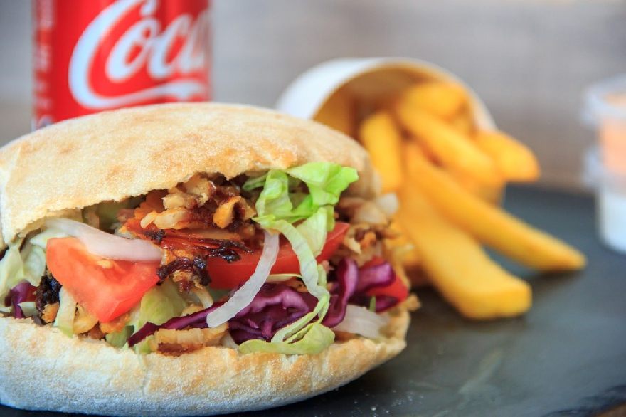  Das türkische Restaurant Kebab Art mit saftigen Döner und knusprige Pizza mit Lieferservice von türkische Spezialitäten in Calw.